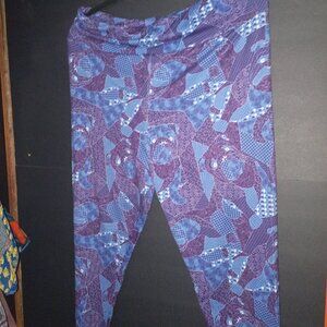 CP design bull dog pattern leggings tall and curvy fits size 14 to 22 NWOT